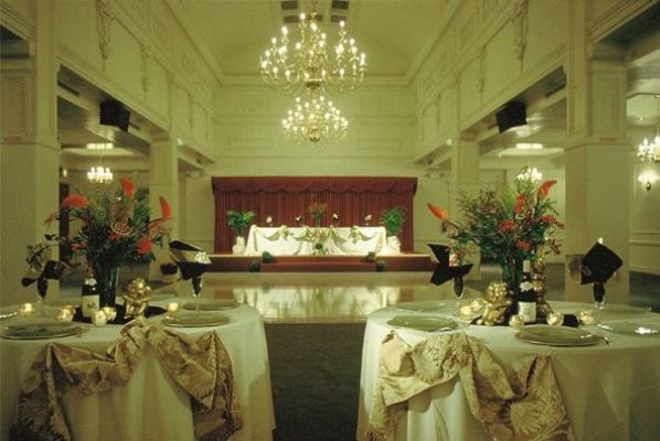 Beautiful decor, decorated Hall, tables and chairs, wedding cake, reception Hall, dance floor, elegance
