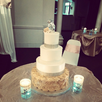 Wedding cake, quinceanera, fiesta, pastel, salon, de renta, columns, elegance, beauty, grace, decorations